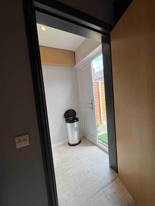 Newly Built Large Garden Ensuite Guest Studio Borehamwood Eksteriør bilde