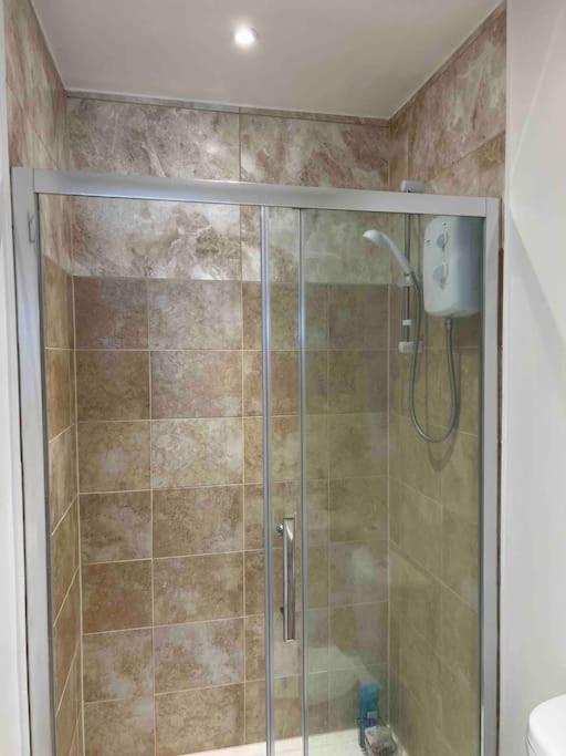 Newly Built Large Garden Ensuite Guest Studio Borehamwood Eksteriør bilde