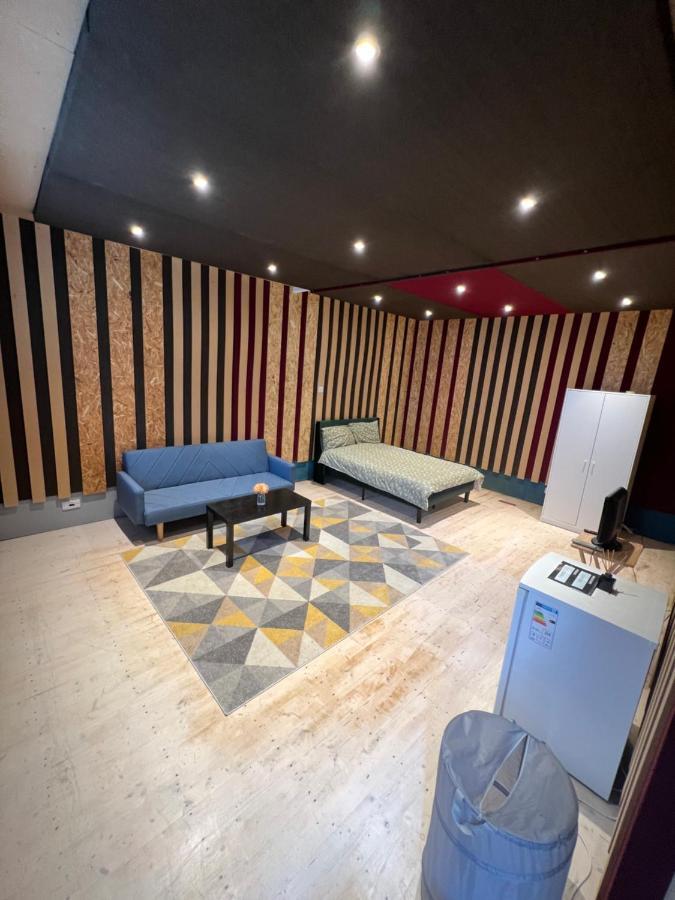 Newly Built Large Garden Ensuite Guest Studio Borehamwood Eksteriør bilde