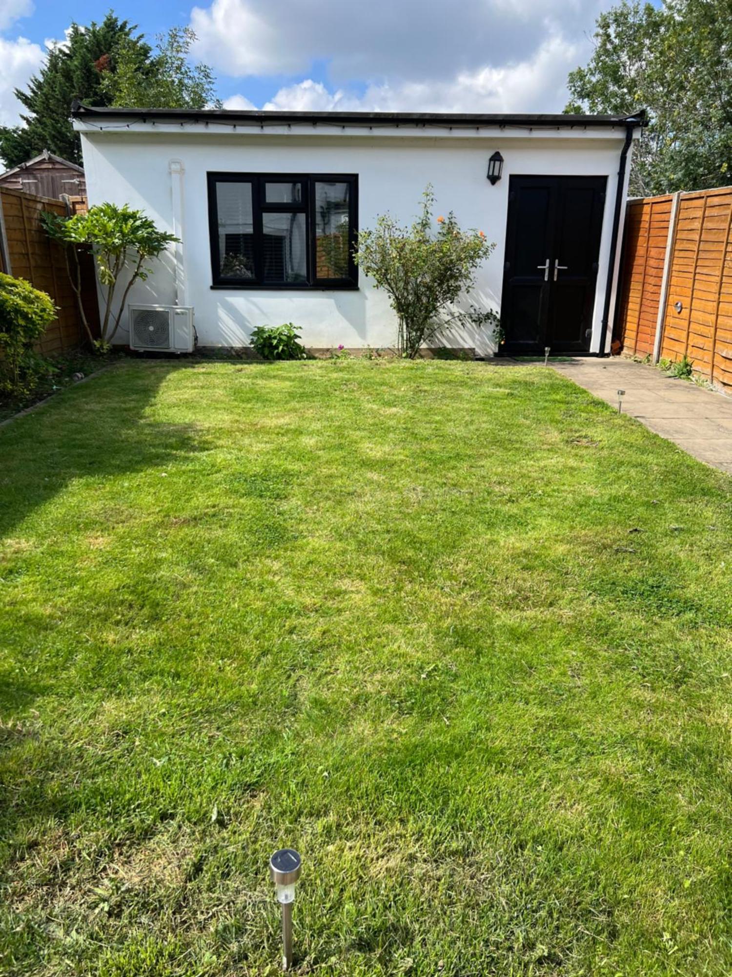 Newly Built Large Garden Ensuite Guest Studio Borehamwood Eksteriør bilde