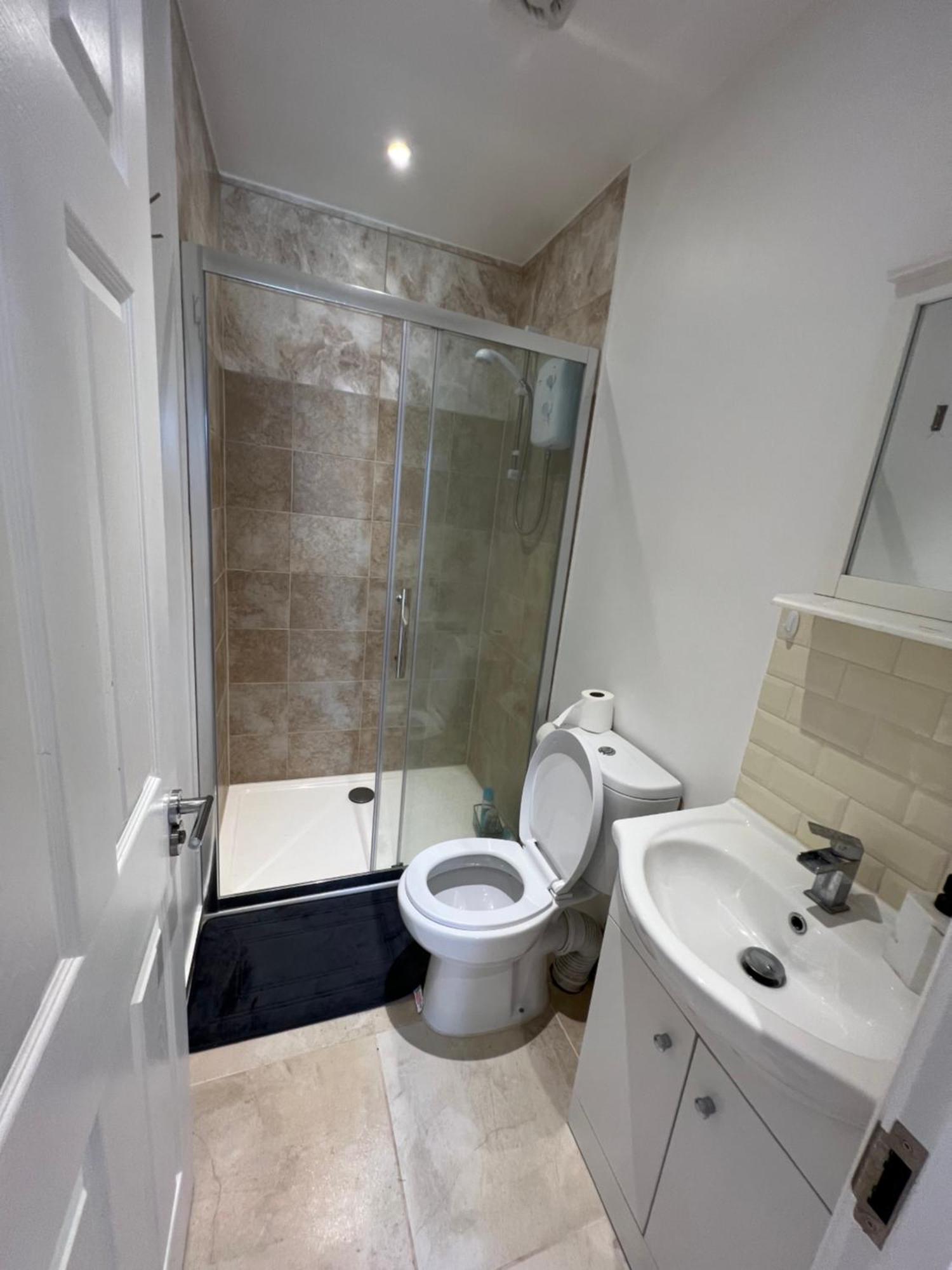 Newly Built Large Garden Ensuite Guest Studio Borehamwood Eksteriør bilde